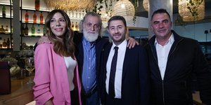 Ο Νίκος Ανδρουλάκης με τον Μιχάλη Αεράκη, τον γνωστό ηθοποιό -Αριστερά η Μαρία Δαφέρμου, δεξιά ο ορθοπαιδικός Νίκος Ξυλούρης