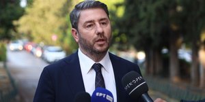 Νίκος Ανδρουλάκης σε μικροφωνα