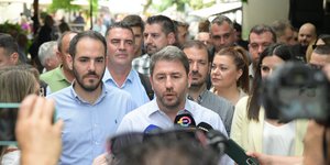 ανδρουλακης σε μικρόφωνα