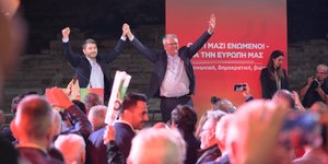 Ανδρουλάκης από Λάρισα: «Έχετε πολλούς λόγους για να ψηφίσετε ΠΑΣΟΚ αυτήν τη φορά» - Η εκδήλωση PES παρουσία Σμιτ
