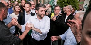 Νίκος Ανδρουλάκης τον χαιρεταει κοσμος