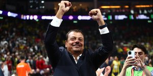 Ο Αταμάν πανηγυρίζει μετά την πρόκριση στον τελικό της Euroleague 