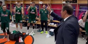 Ο Αταμάν στα αποδυτήρια του Παναθηναϊκού