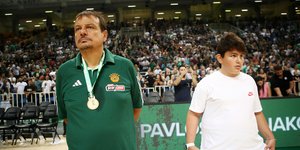 Ο Εργκίν Αταμάν με τον γιο του Τσενκ 