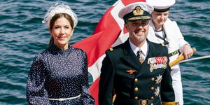 Ο βασιλιάς Φρέντερικ και η βασίλισσα Μαίρη της Δανίας σε περιοδεία με το βασιλικό γιοτ
