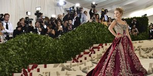 Met Gala: Τι γίνεται μέσα στο πιο εμβληματικό fashion event της χρονιάς