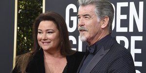 Ο Πιρς Μπρόσναν με το σύζυγό του