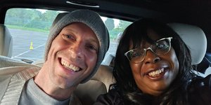 Ο Κρις Μάρτιν με την Βρετανίδα Σάντρα Γκλεν