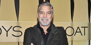 Τζορτζ Κλούνεϊ  χερια δεμενα 