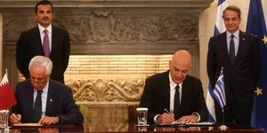 Kατά την υπογραφή της συμφωνίας