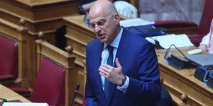 Ο Νίκος Δένδιας στη Βουλή 