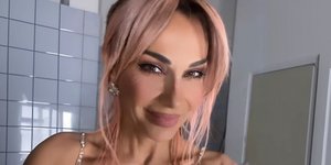 Η Δέσποινα Βανδή απάντησε μέσω TikTok στα σχόλια που έλαβε για την εμφάνισή της με ροζ μαλλιά