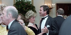 Η πριγκίπισσα Νταϊάνα χορεύει με τον Τομ Σέλεκ