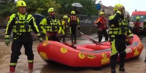 διασωστες βαρκα 