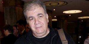 Ο Δημήτρης Σταρόβας πραγματοποίησε εχθές την πρώτη του βραδινή έξοδο μετά τη σοβαρή περιπέτεια με την υγεία του