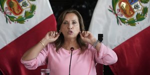 Η πρόεδρος του Περού Ντίνα Μπολουάρτε