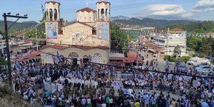 Κοσμοσυρροή στη λιτανεία για τη γιορτή του Αη Γιάννη του Ρώσσου