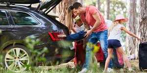 Οικογένεια στο αυτοκίνητο 