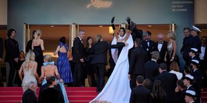 φόρεμα με τον ιησού