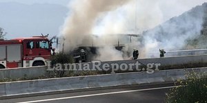 Φωτιά σε τουριστικό λεωφορείο στη Στυλίδα