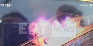 Η στιγμή που το αυτοκίνητο τυλίγεται στις φλόγες