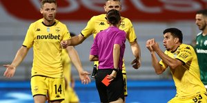 Ο Σουλεϊμάνοφ διαμαρτύρεται στη Φραπάρ στον τελικό του Κυπέλλου Ελλάδας