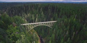 Από μονοπάτι ακριβώς κάτω από αυτή τη γέφυρα έπεσε στο φαράγγι ο 19χρονος και επέζησε