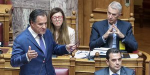Ο Αδωνις Γεωργιάδης μιλάει στο Βουλή για την ακρίβεια