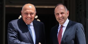 Χειραψία Γεραπετρίτη και Σούκρι
