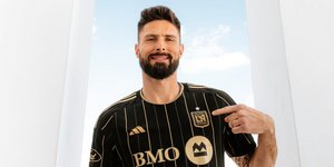 Ο Ολιβιέ Ζιρού με τη φανέλα της Λος Άντζελες FC