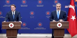 Ο Όλιβερ Βάρχελι και ο Χακάν Φιντάν στην Άγκυρα