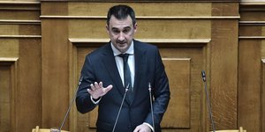 Ο Αλέξης Χαρίτσης στη Βουλή