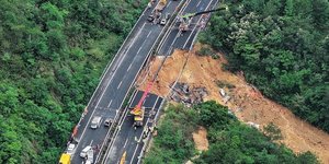 Κατάρρευση αυτοκινητόδρομου στη Κίνα