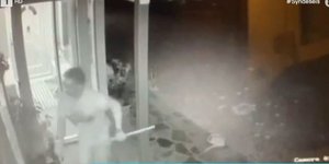 Ιδιοκτήτης σπιτιού απομακρύνει με σκούπα διαρρήκτες