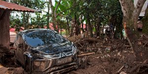 Πλημμύρες και κατολισθήσεις στην Ινδονησία