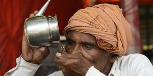 ινδος πινει νερο 