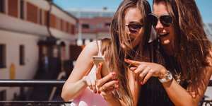 γυναίκες με κινητο