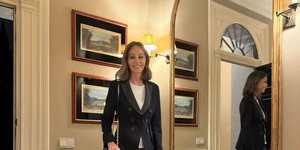 Τα μυστικά του στιλ: Πώς μια Ισπανίδα σοσιαλιτέ δείχνει ψηλότερη με παντελόνια