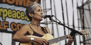 H συναρπαστική ιστορία της Τζόαν Μπαέζ -«Είναι ωραίο συναίσθημα να έχεις αλλάξει τον κόσμο»