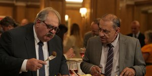 καφετζοπουλος τρωει 