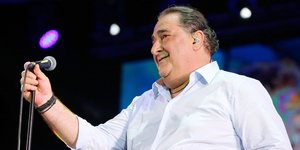 Ο βιογράφος του Βασίλη Καρρά αποκάλυψε το τελευταίο σημείωμα του τραγουδιστή στη σύζυγό του