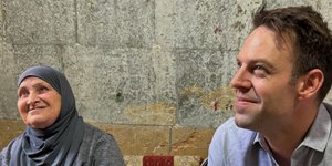 Ο Στέφανος Κασσελάκης με Παλαιστίνιο πρόσφυγα στη Βηθλεέμ