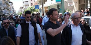 Ο πρόεδρος του ΣΥΡΙΖΑ Στέφανος Κασσελάκης σε περιοδεία στην Καρδίτσα