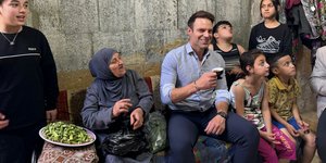 Στον προσφυγικό καταυλισμό του Αλ Αΐντα ο Στέφανος Κασσελάκης