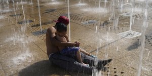 μεσα στο σιντριβανι