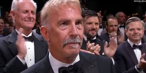 Απίστευτο: Χειροκροτούσαν για 7 ολόκληρα λεπτά τον Κέβιν Κόστνερ στις Κάννες -Σάστισε, δάκρυσε [βίντεο]