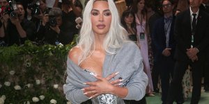 Σόκαρε η Κιμ Καρντάσιαν με την μικροσκοπική μέση στο Met Gala 2024