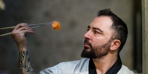 άνδρας σεφ sushi ιαπωνική κουζίνα Kinjo Βριλήσσια 