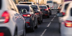 Κίνηση οχημάτων σε πόλη 