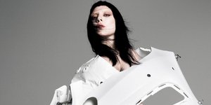 H Lady Gaga με φουτουριστικό outfit